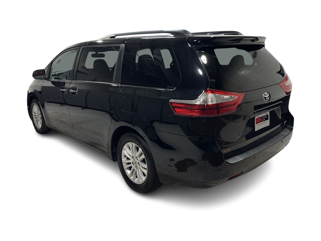 Thumbnail: 2015 Toyota Sienna - 4
