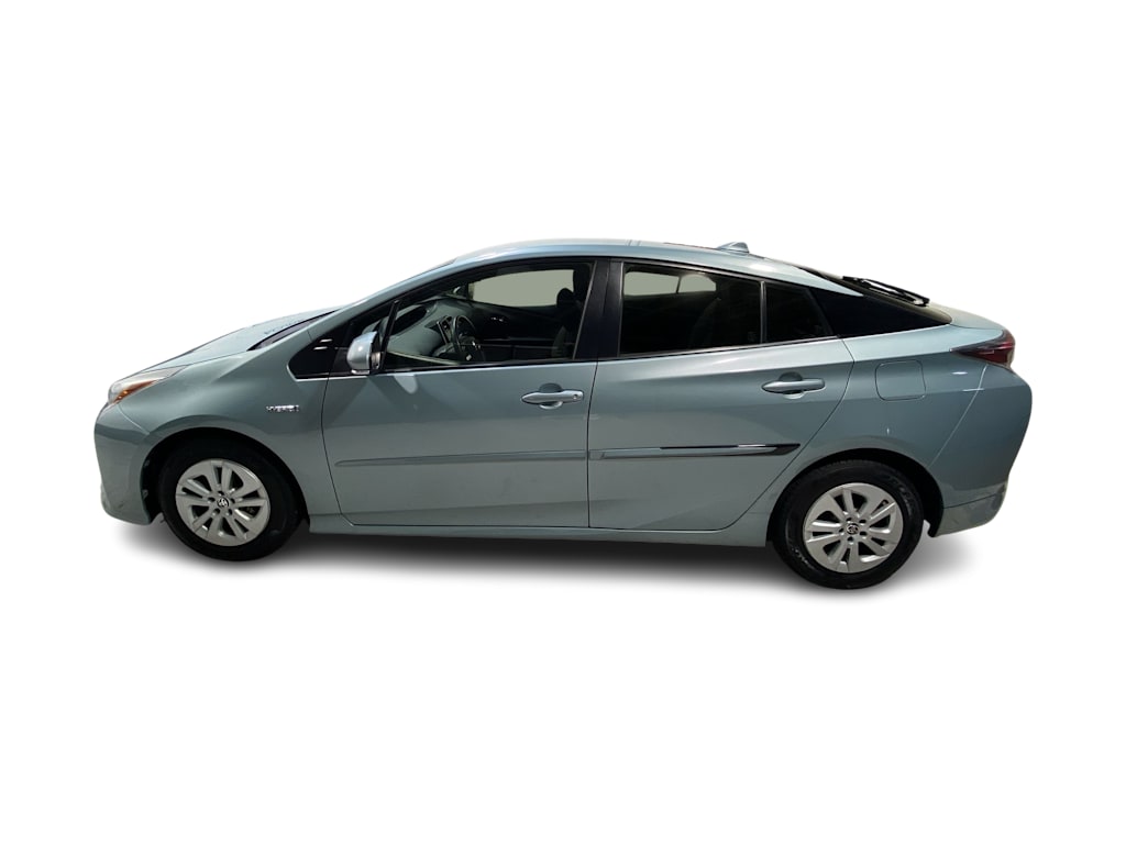 Thumbnail: 2016 Toyota Prius - 3