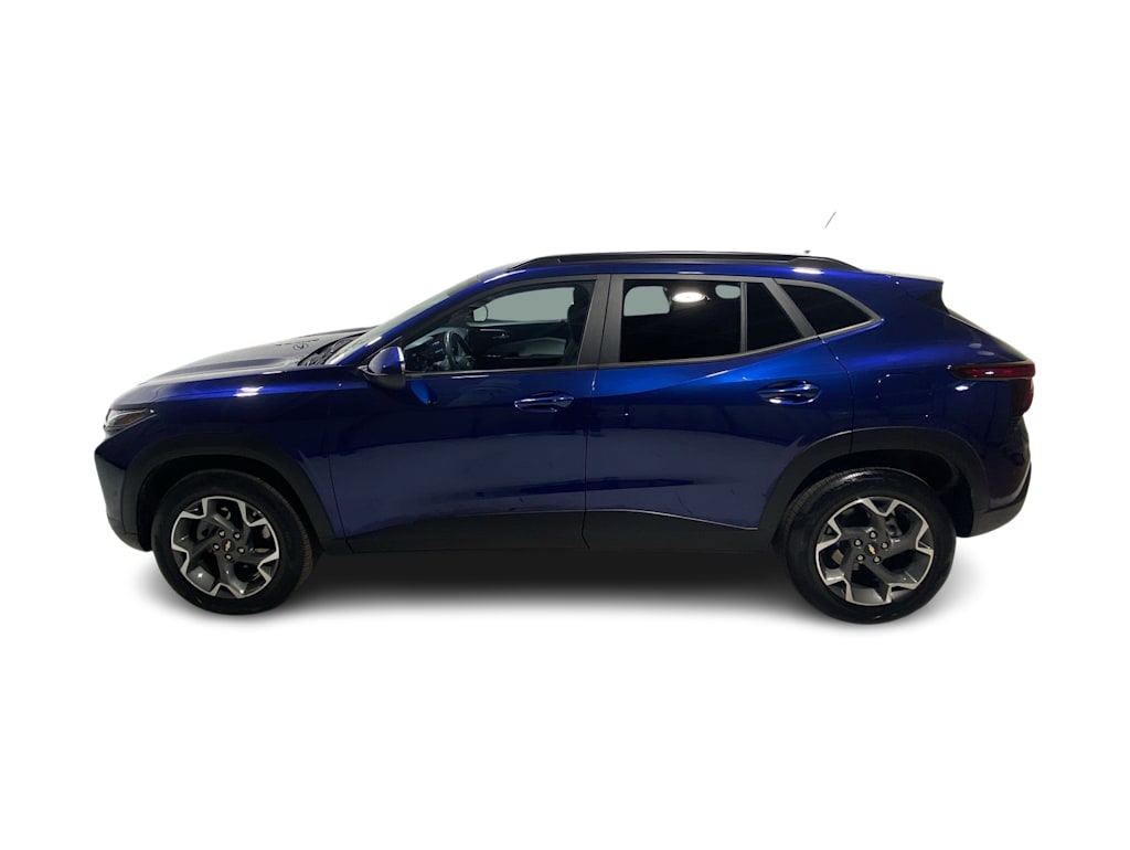 Thumbnail: 2024 Chevrolet Trax - 3