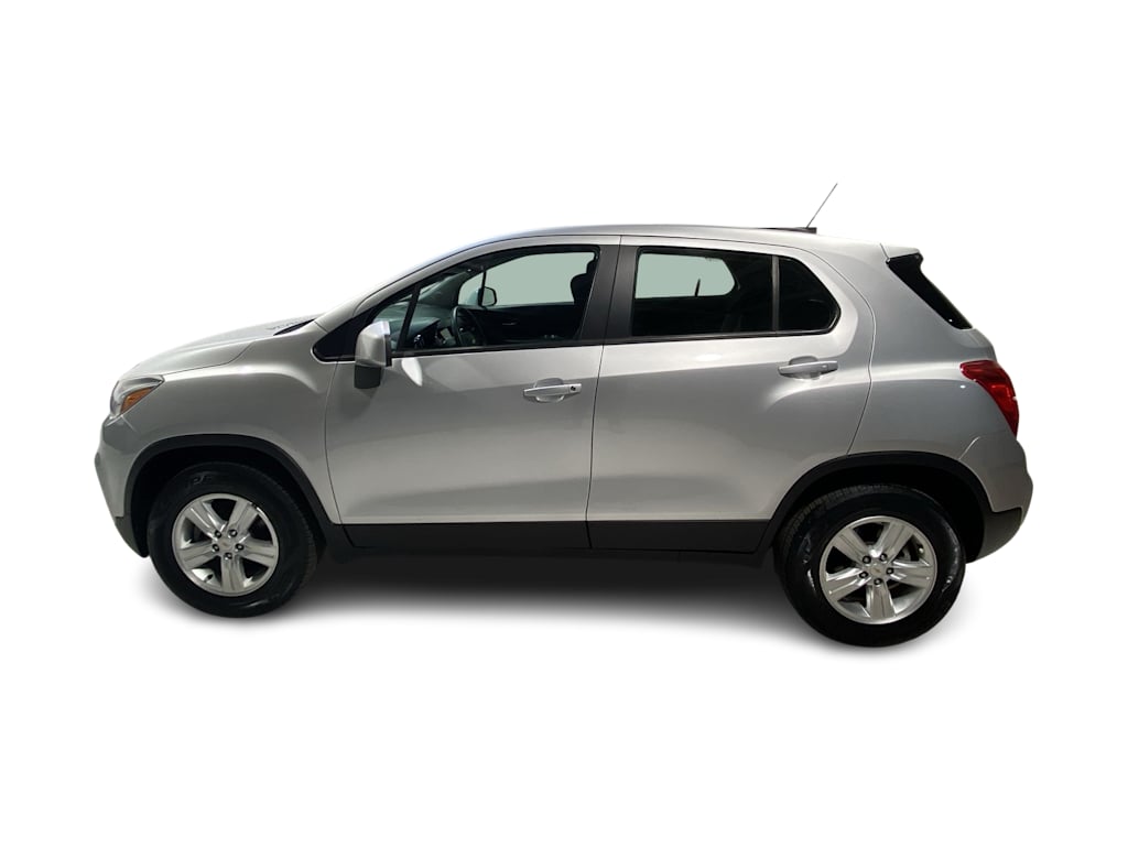 Thumbnail: 2018 Chevrolet Trax - 3