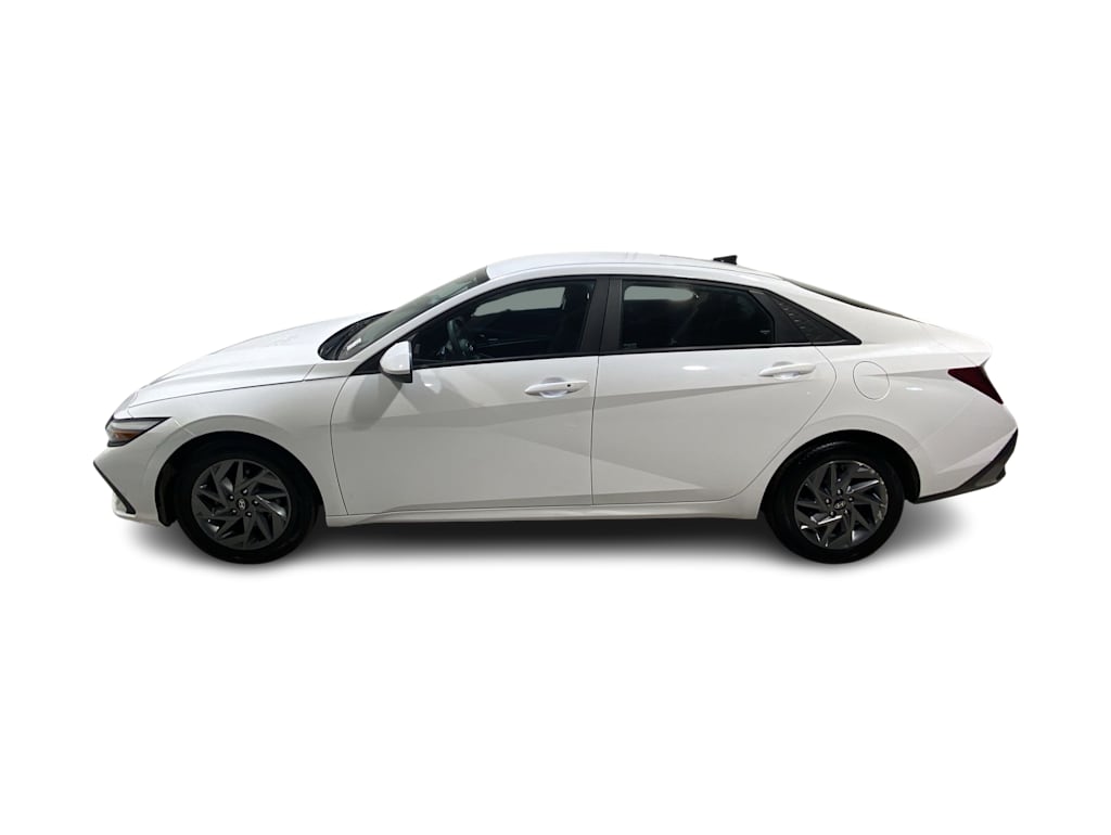 Thumbnail: 2024 Hyundai Elantra - 3