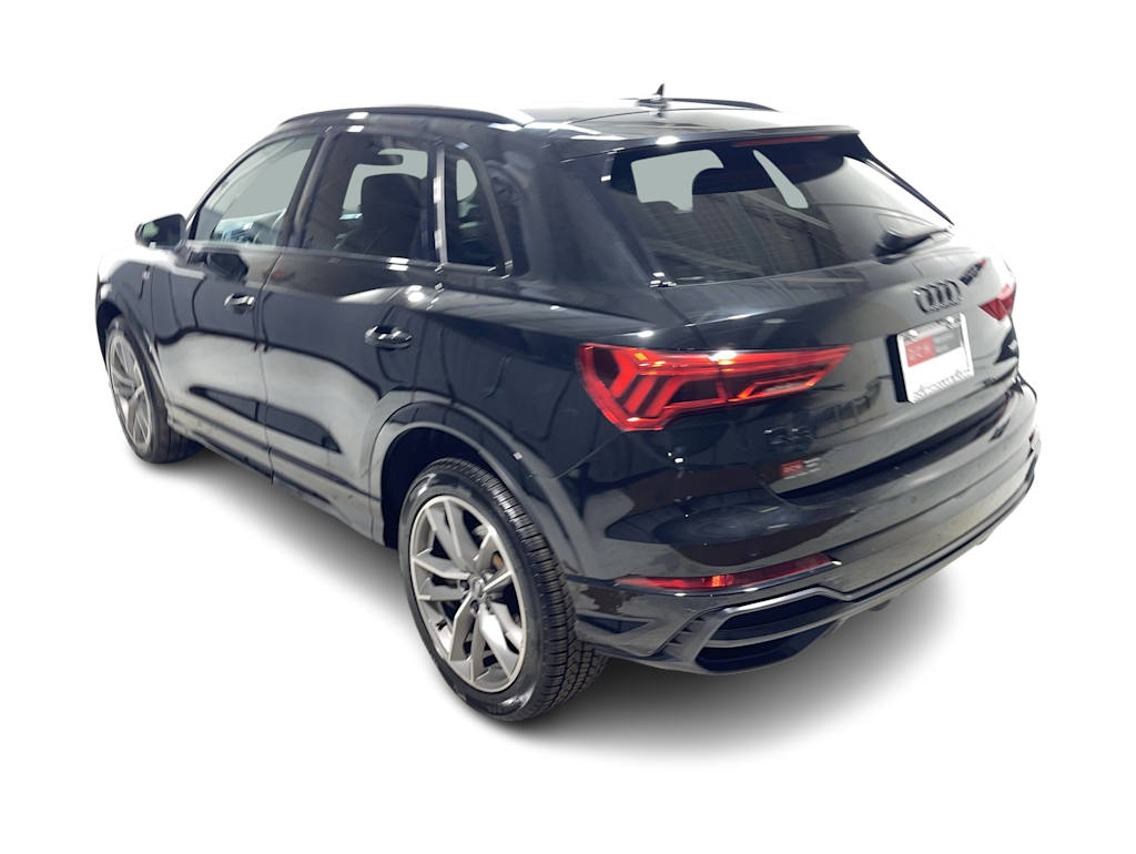 Thumbnail: 2022 Audi Q3 - 4