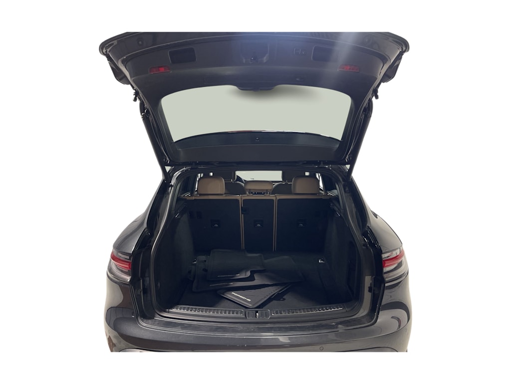 Thumbnail: 2022 Porsche Macan - 21