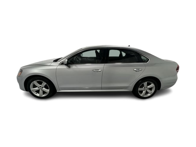 Thumbnail: 2013 Volkswagen Passat - 3