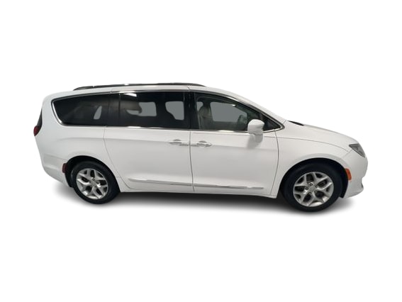 Thumbnail: 2019 Chrysler Pacifica - 20