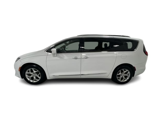 Thumbnail: 2019 Chrysler Pacifica - 21