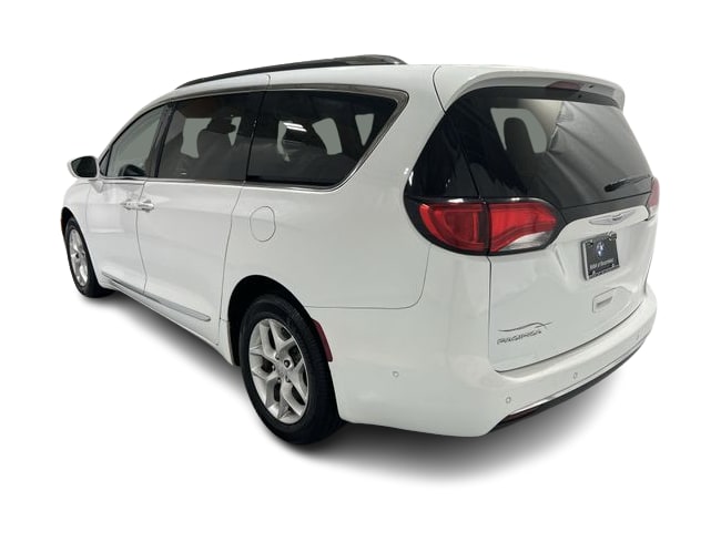 Thumbnail: 2019 Chrysler Pacifica - 4