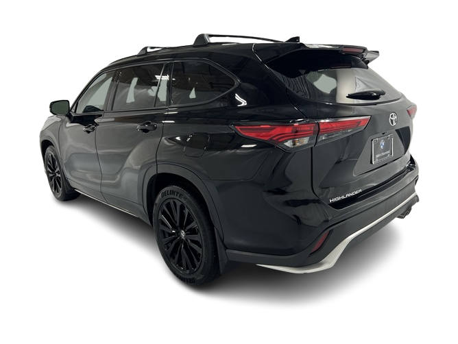 Thumbnail: 2023 Toyota Highlander - 21