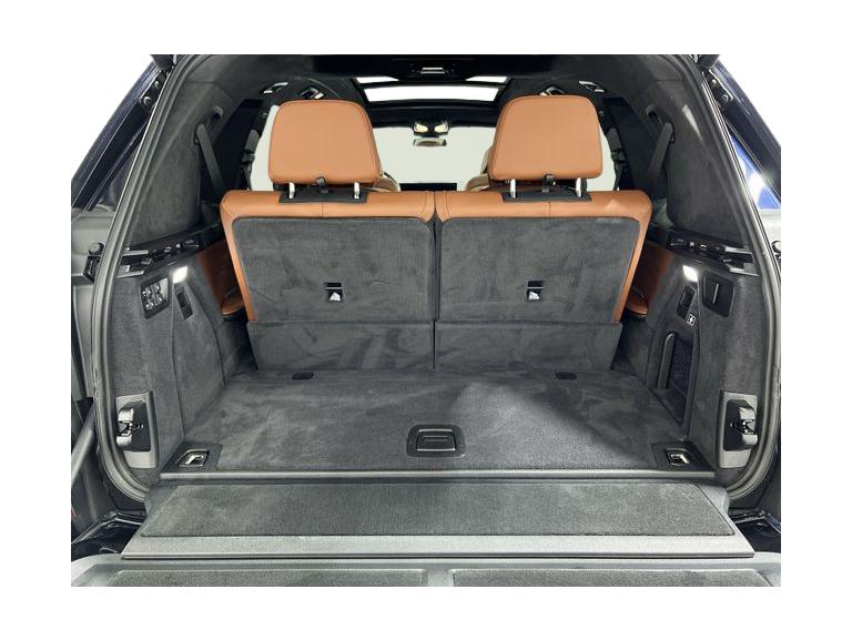 Thumbnail: 2026 BMW X7 - 16