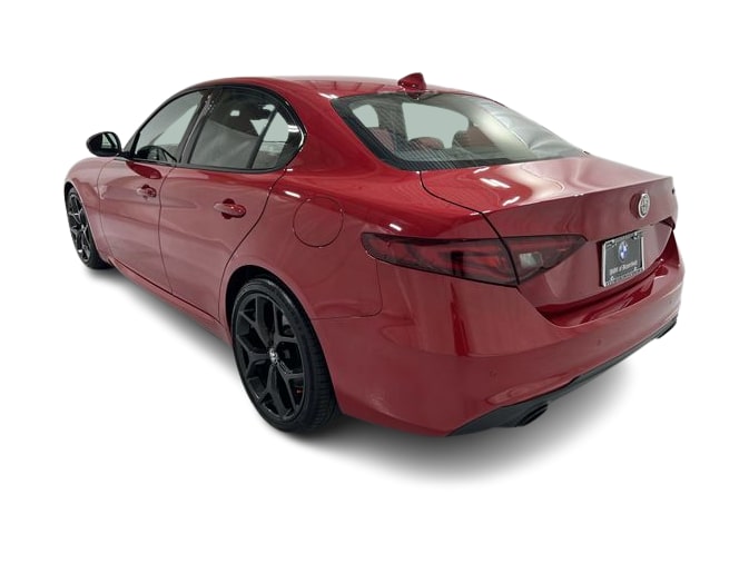 Thumbnail: 2019 Alfa Romeo Giulia - 4
