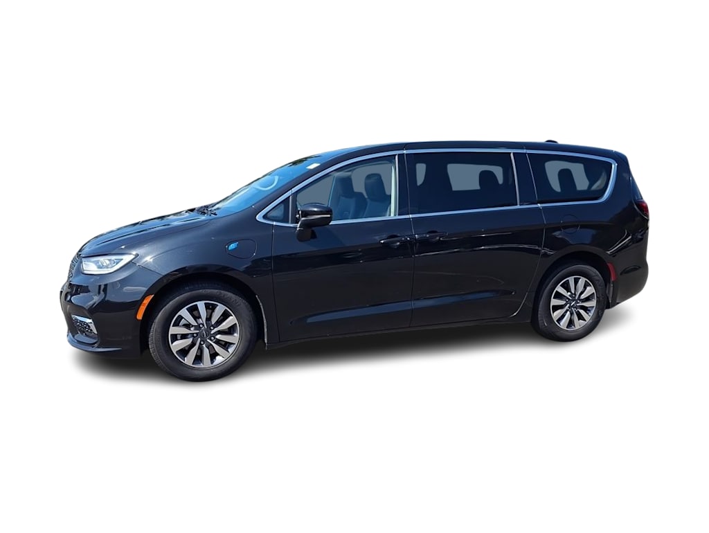 Thumbnail: 2023 Chrysler Pacifica - 3