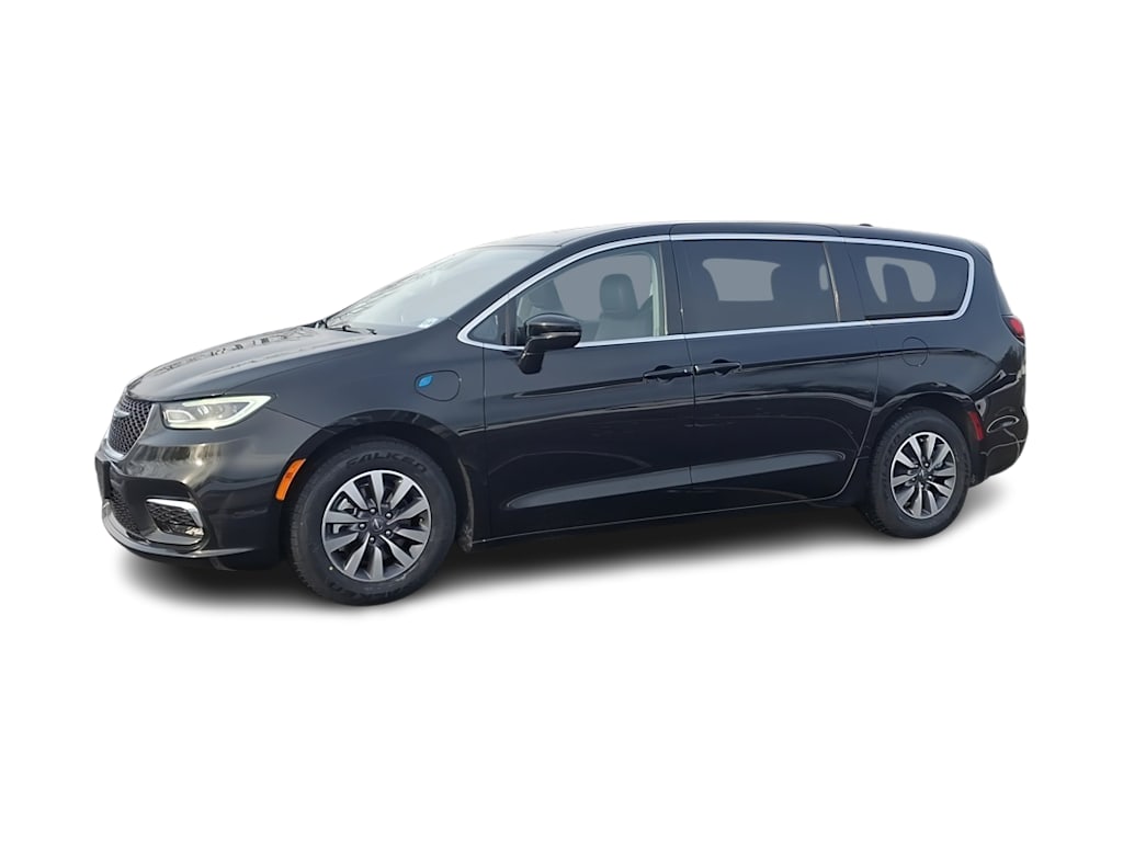 Thumbnail: 2024 Chrysler Pacifica - 3