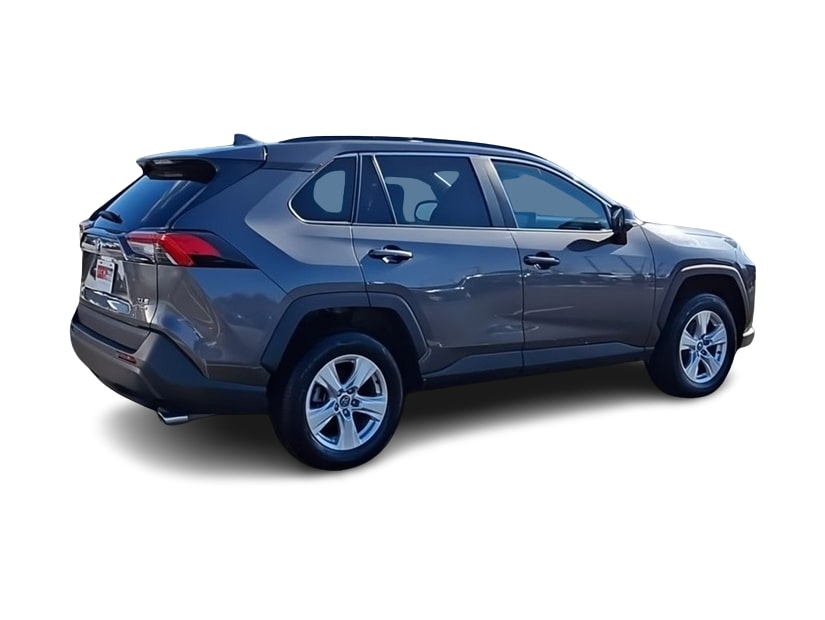 2021 Toyota RAV4 XLE 16