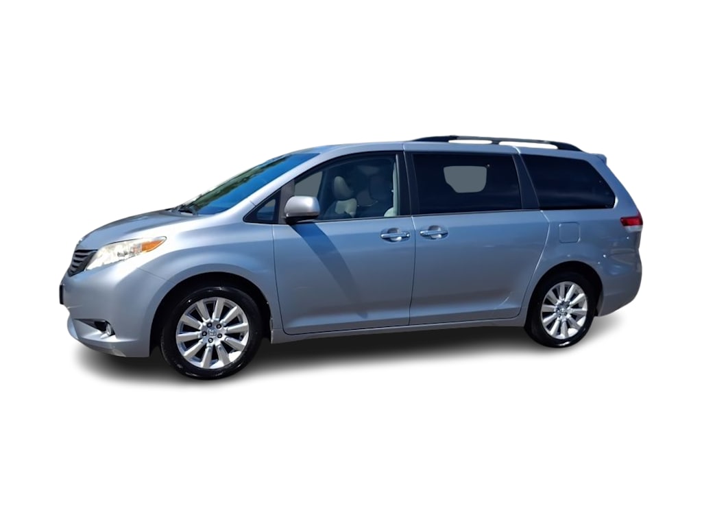 Thumbnail: 2013 Toyota Sienna - 3