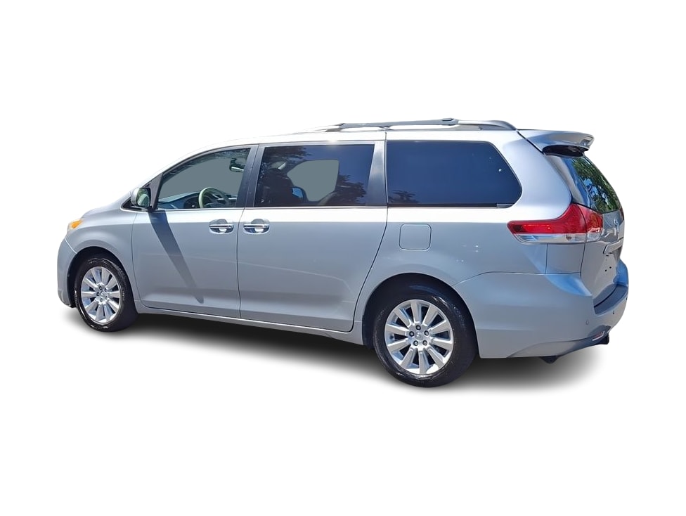 Thumbnail: 2013 Toyota Sienna - 16