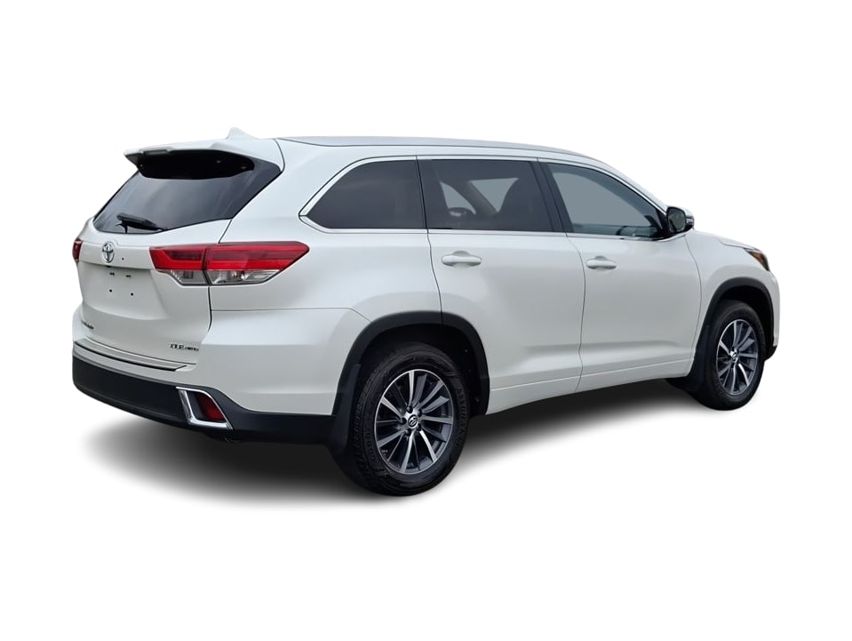 Thumbnail: 2018 Toyota Highlander - 20