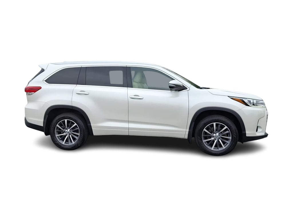 Thumbnail: 2018 Toyota Highlander - 21
