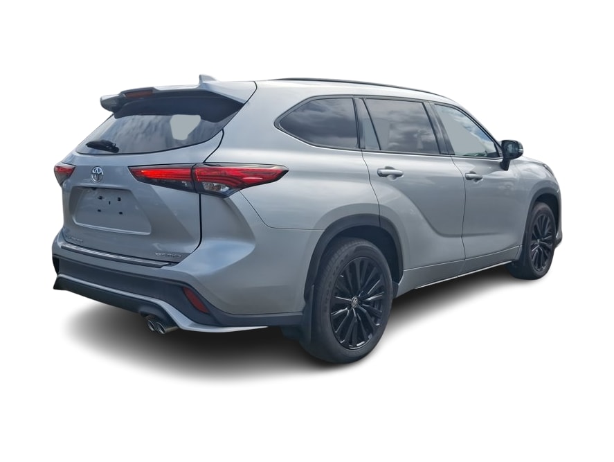 Thumbnail: 2023 Toyota Highlander - 21