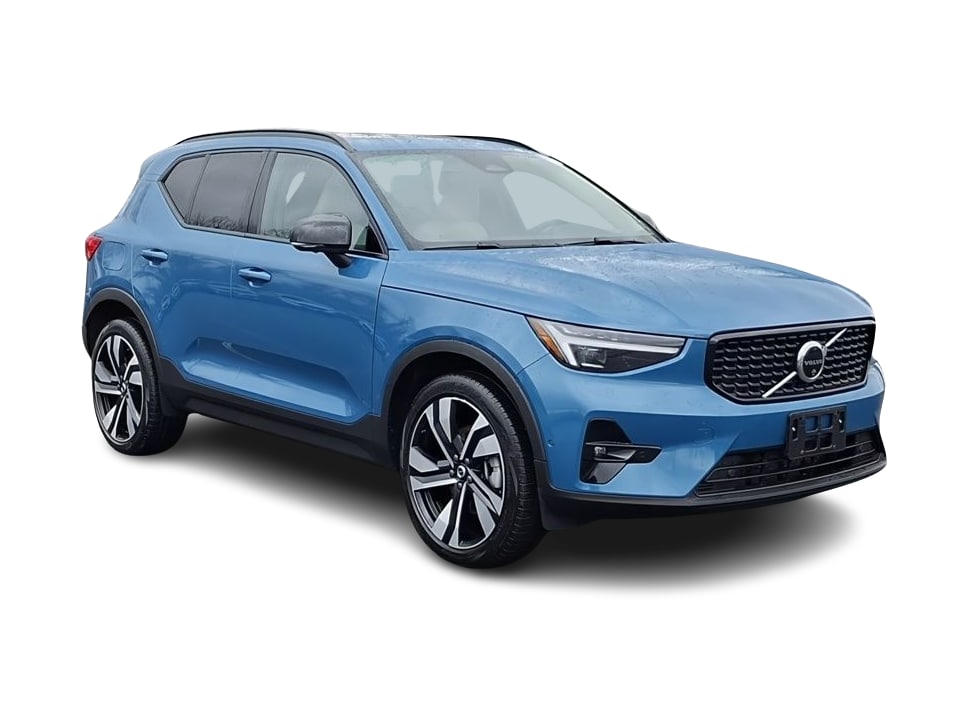 Thumbnail: 2025 Volvo XC40 - 16