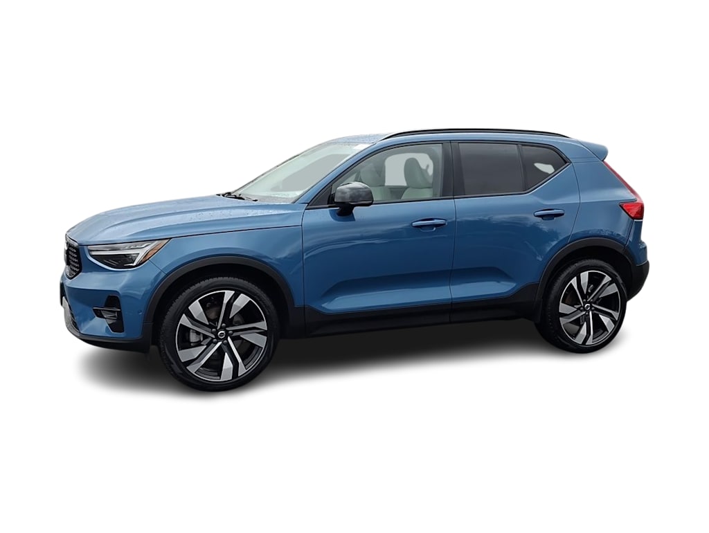 Thumbnail: 2025 Volvo XC40 - 3