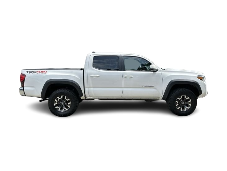 Thumbnail: 2018 Toyota Tacoma - 17