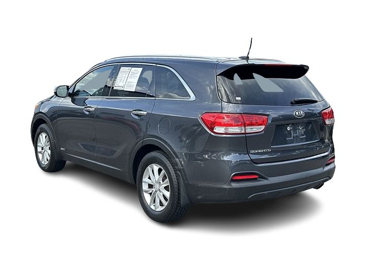 Thumbnail: 2017 Kia Sorento - 4