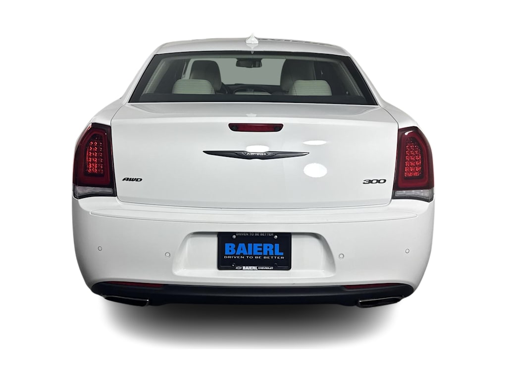 Thumbnail: 2022 Chrysler 300 - 4