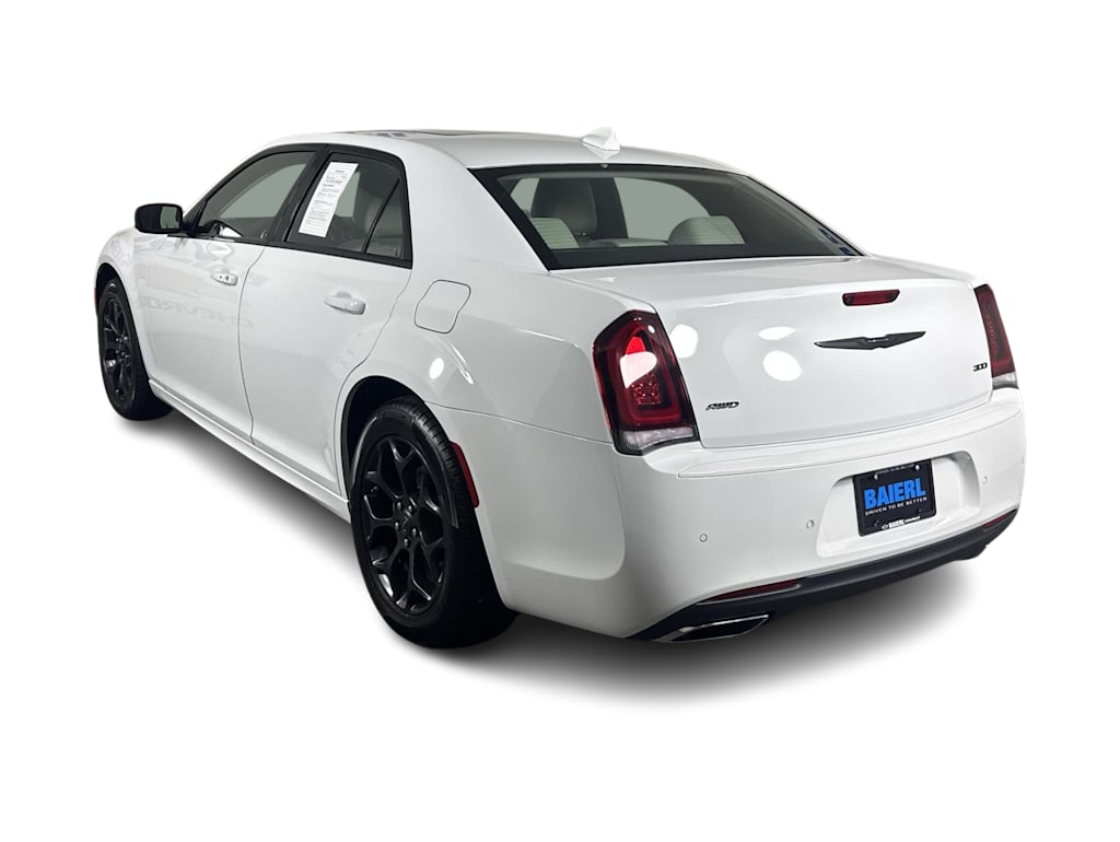 Thumbnail: 2022 Chrysler 300 - 3