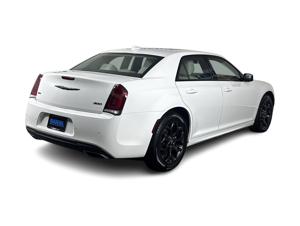 Thumbnail: 2022 Chrysler 300 - 14