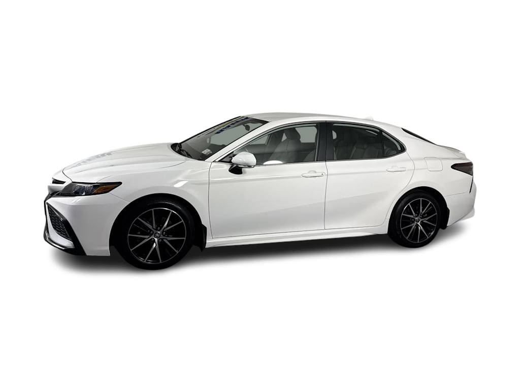 2023 Toyota Camry SE 2