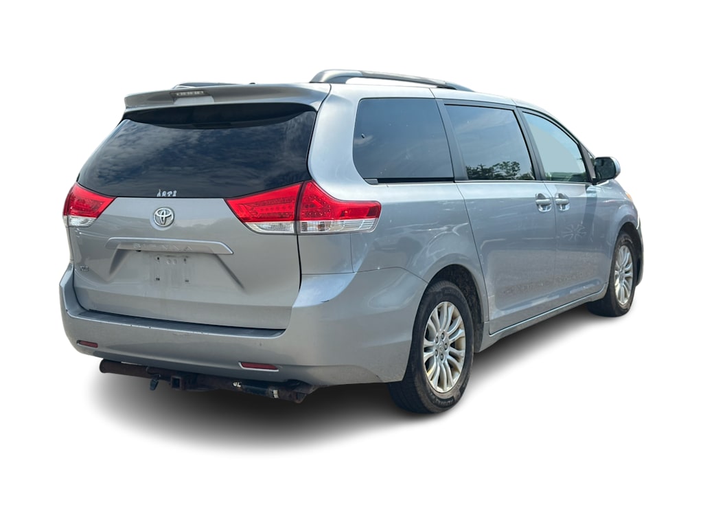Thumbnail: 2012 Toyota Sienna - 14