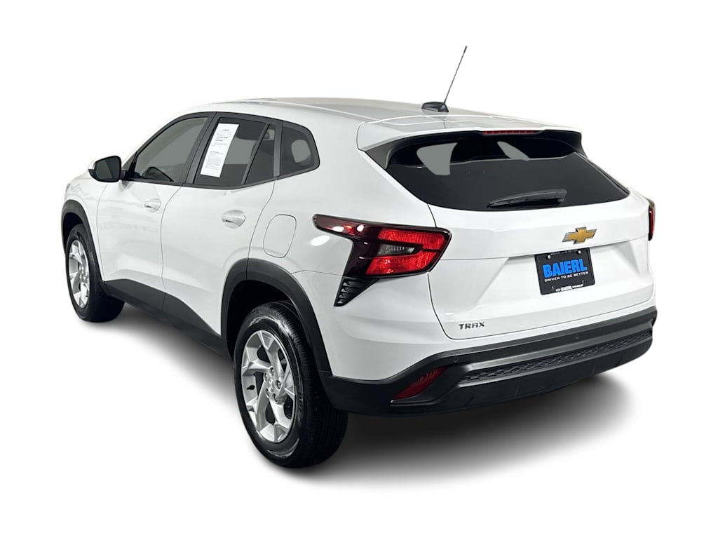 Thumbnail: 2024 Chevrolet Trax - 3