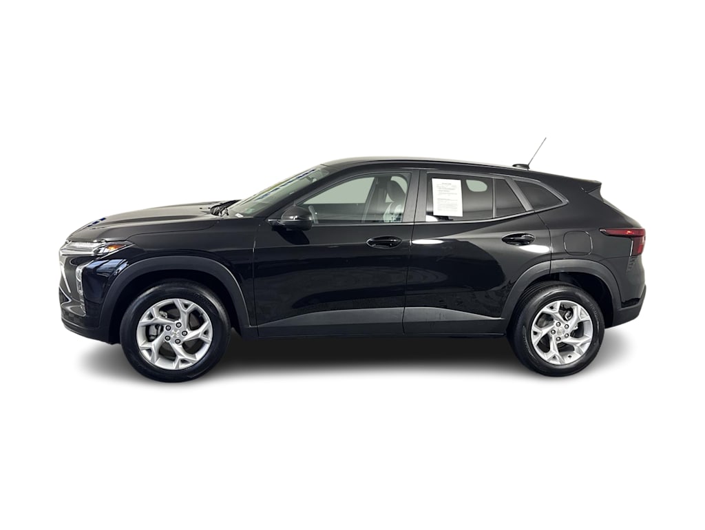 Thumbnail: 2024 Chevrolet Trax - 2