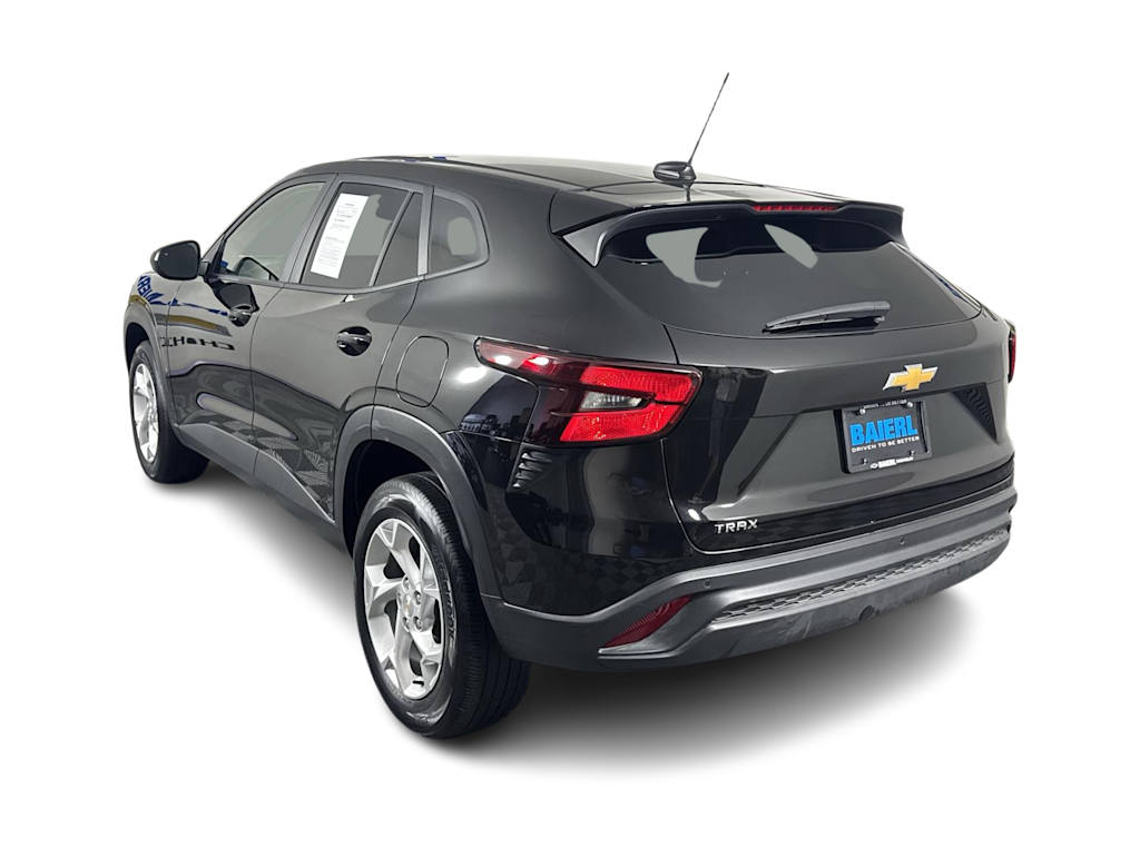 Thumbnail: 2024 Chevrolet Trax - 3