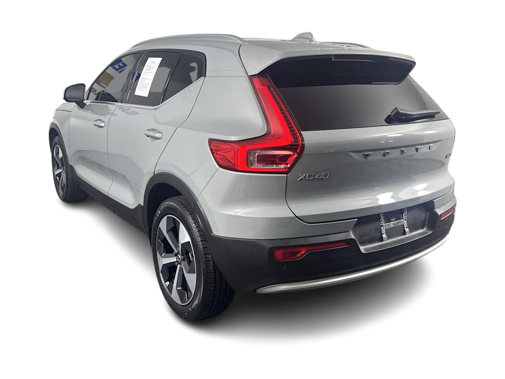 Thumbnail: 2025 Volvo XC40 - 3