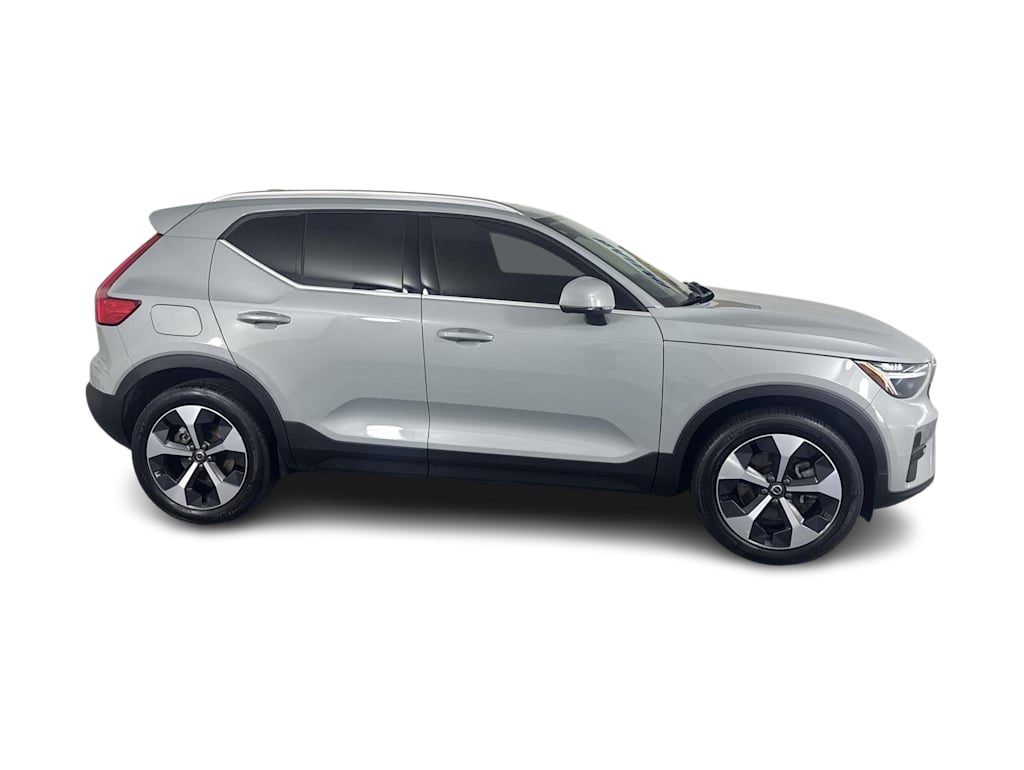 Thumbnail: 2025 Volvo XC40 - 14