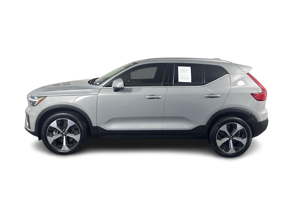 Thumbnail: 2025 Volvo XC40 - 2