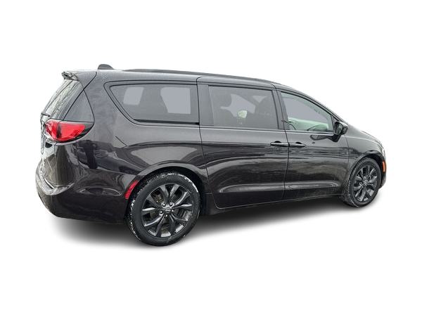 2019 Chrysler Pacifica Touring Plus 16