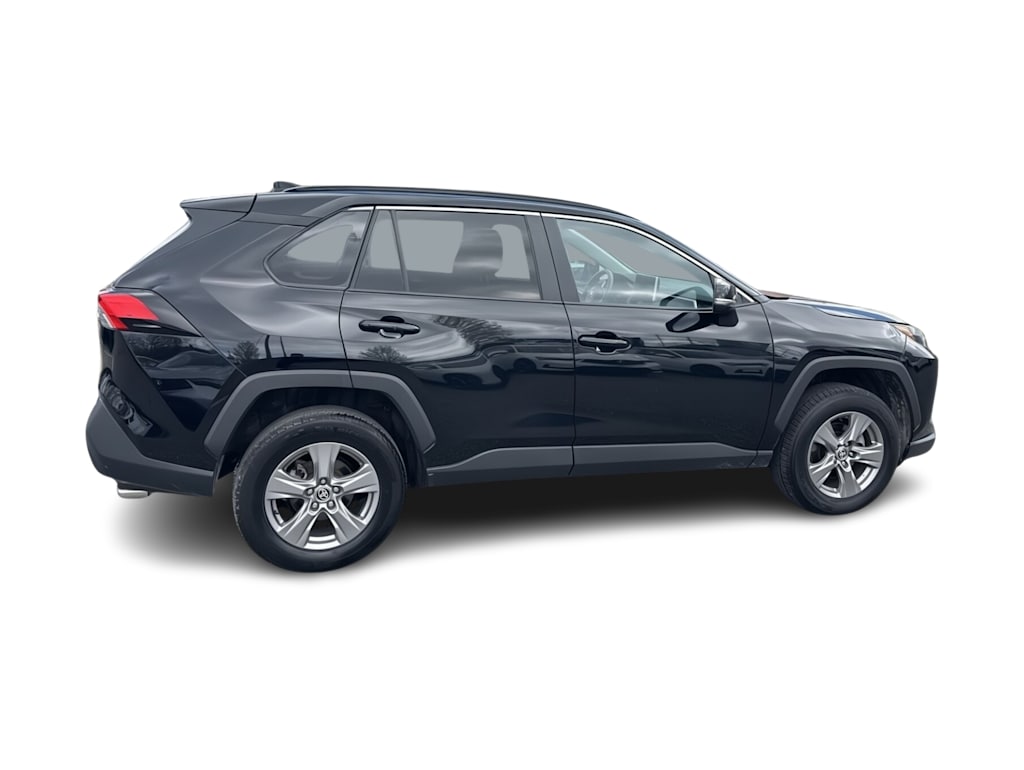 2023 Toyota RAV4 XLE 17