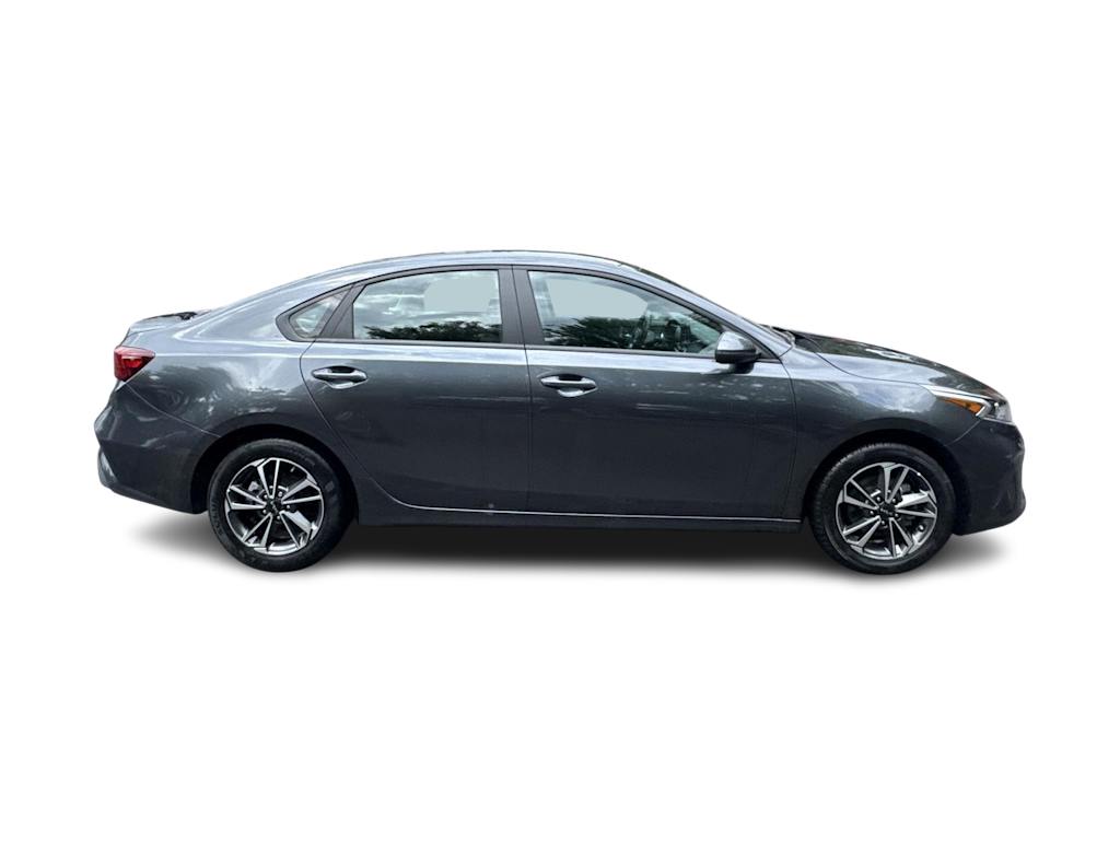 Thumbnail: 2023 Kia Forte - 16