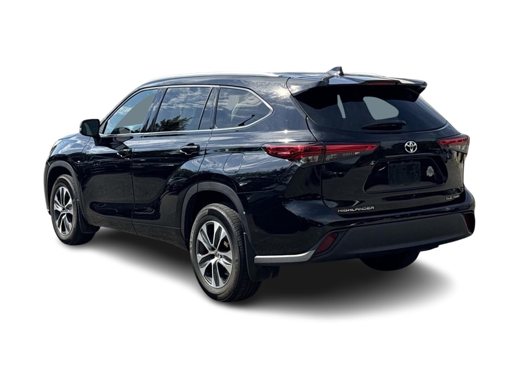 Thumbnail: 2022 Toyota Highlander - 3