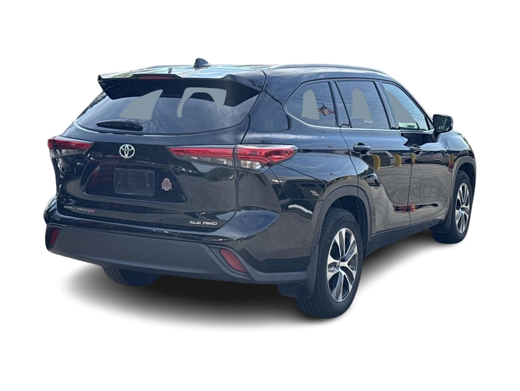 Thumbnail: 2022 Toyota Highlander - 10