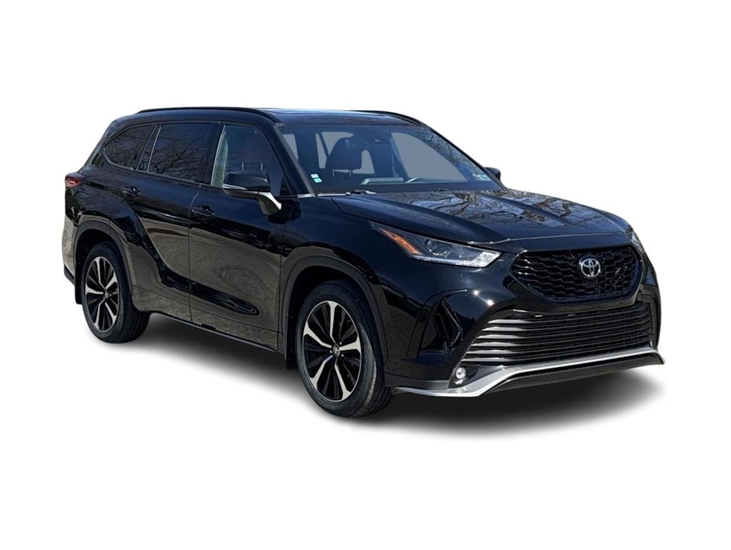 Thumbnail: 2021 Toyota Highlander - 15