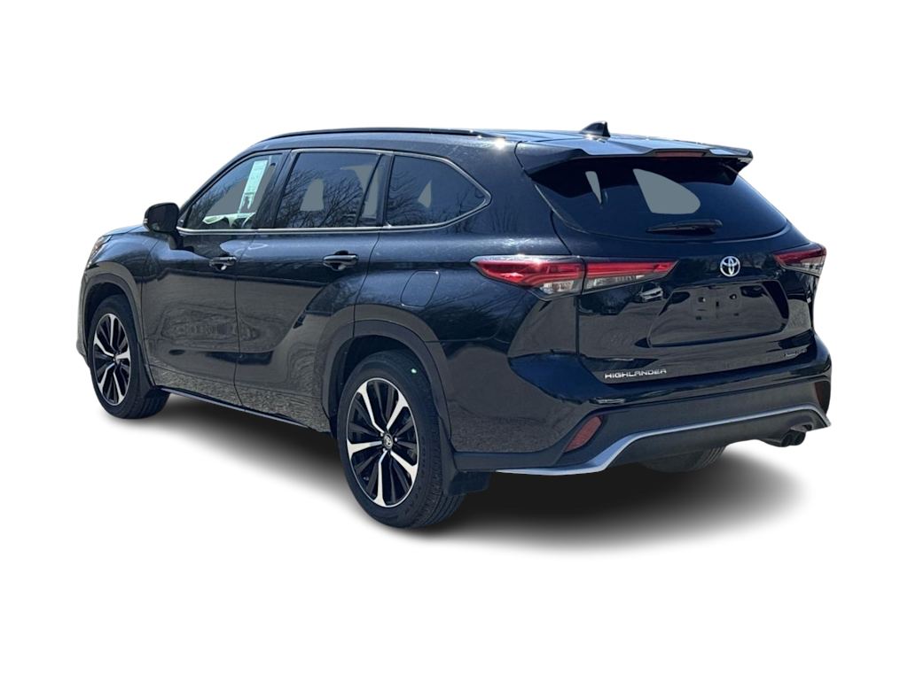 Thumbnail: 2021 Toyota Highlander - 3