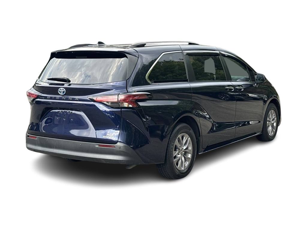 Thumbnail: 2022 Toyota Sienna - 15