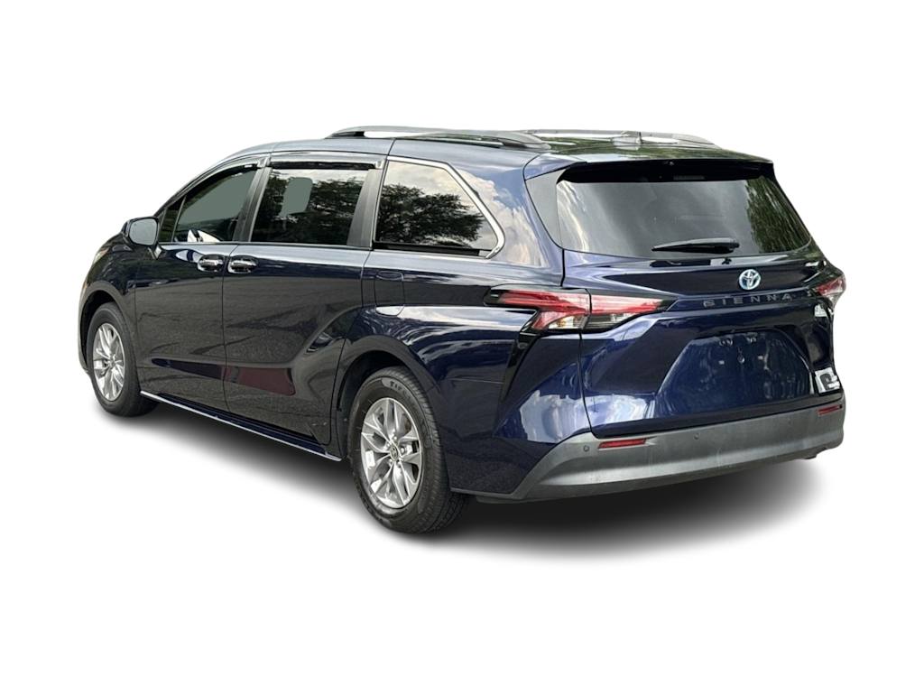 Thumbnail: 2022 Toyota Sienna - 4