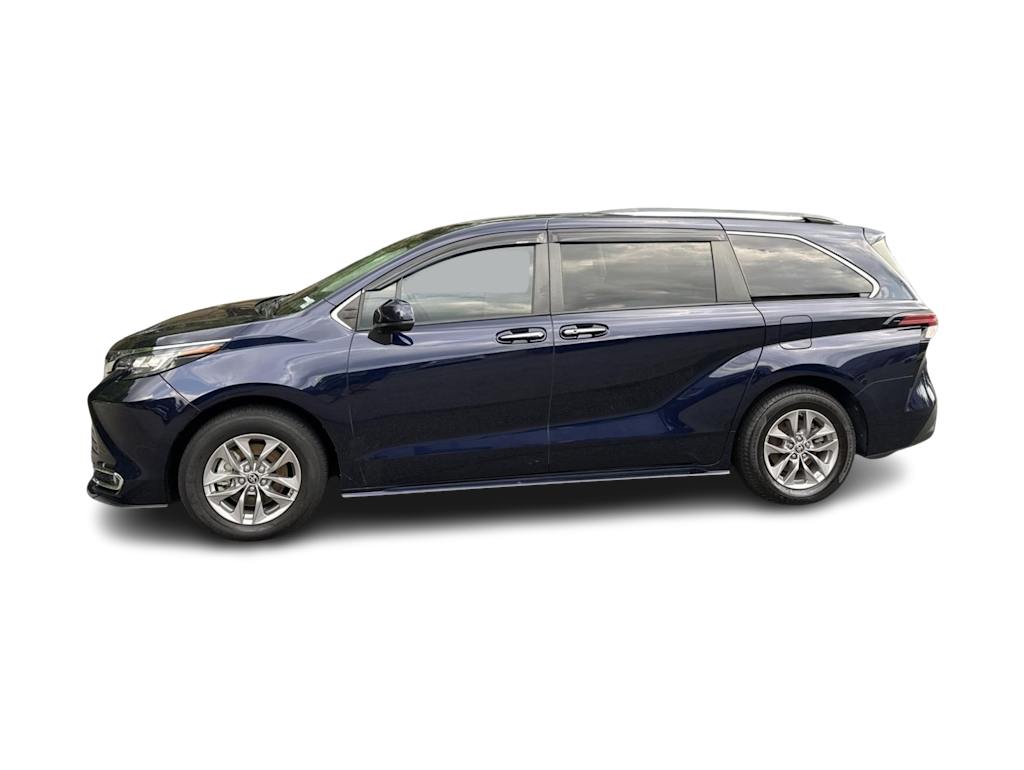 Thumbnail: 2022 Toyota Sienna - 3