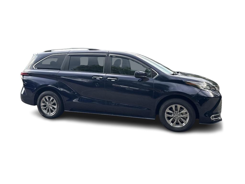 Thumbnail: 2022 Toyota Sienna - 16