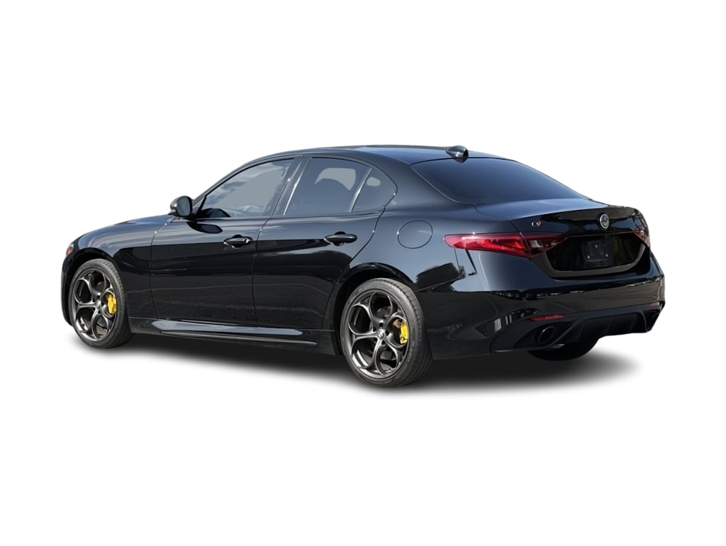 Thumbnail: 2019 Alfa Romeo Giulia - 16