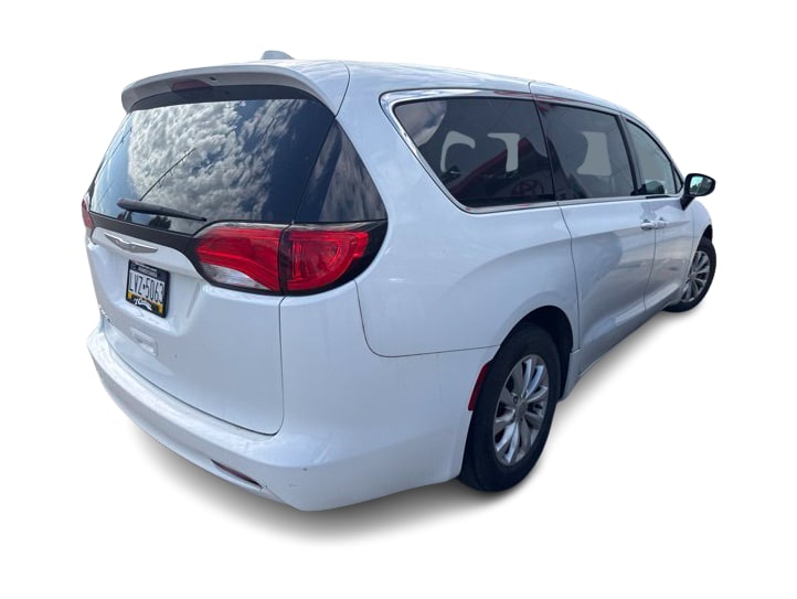 Thumbnail: 2017 Chrysler Pacifica - 9